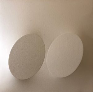 Turi Simeti 2 Ovali bianchi acrilico su tela sagomata cm 60×60 anno 2005